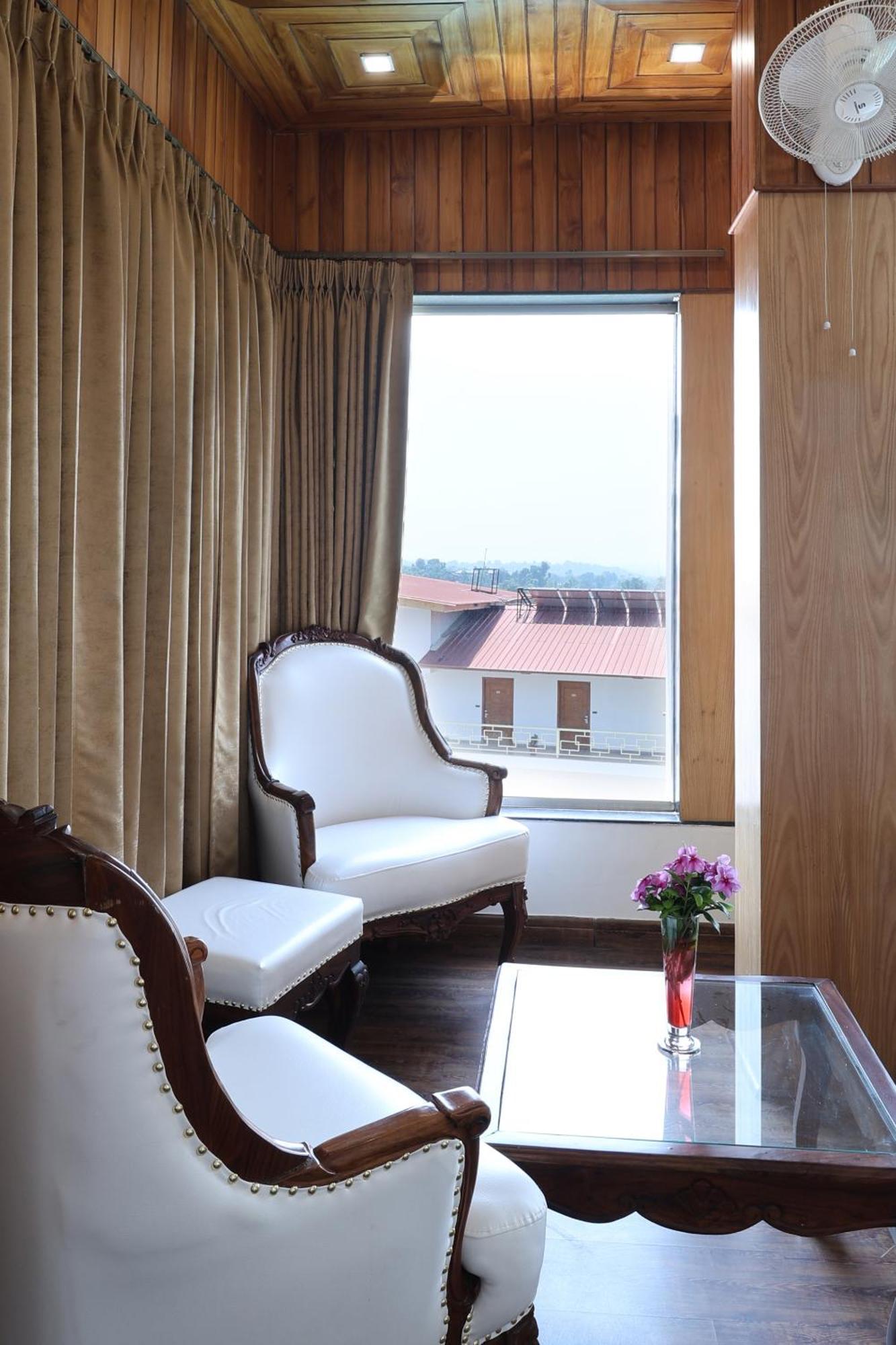 Hunky Dory Resort And Spa Dhar Khurd Exterior foto